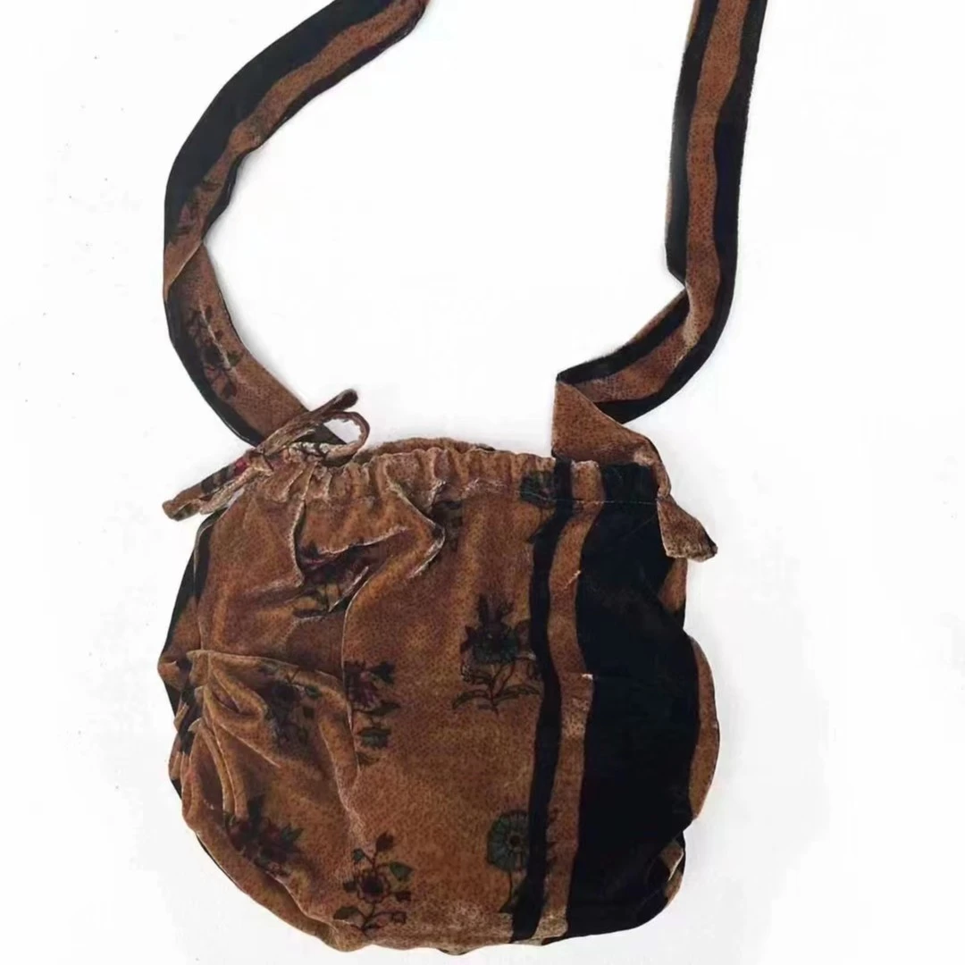 7折左岸迷香·贞琦坊【包】款号：Z22FW0037