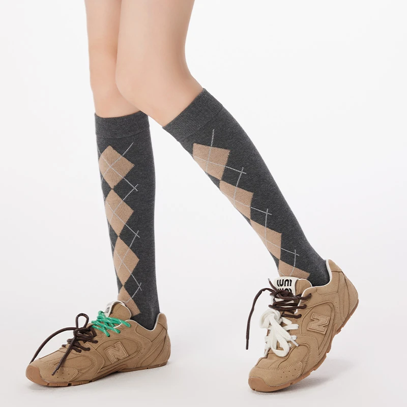 复古菱格纹小腿袜日系黑白色学院风休闲长筒袜配乐福鞋外穿堆堆袜