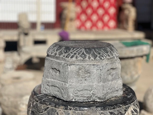 明黑油石八楞莲花石座