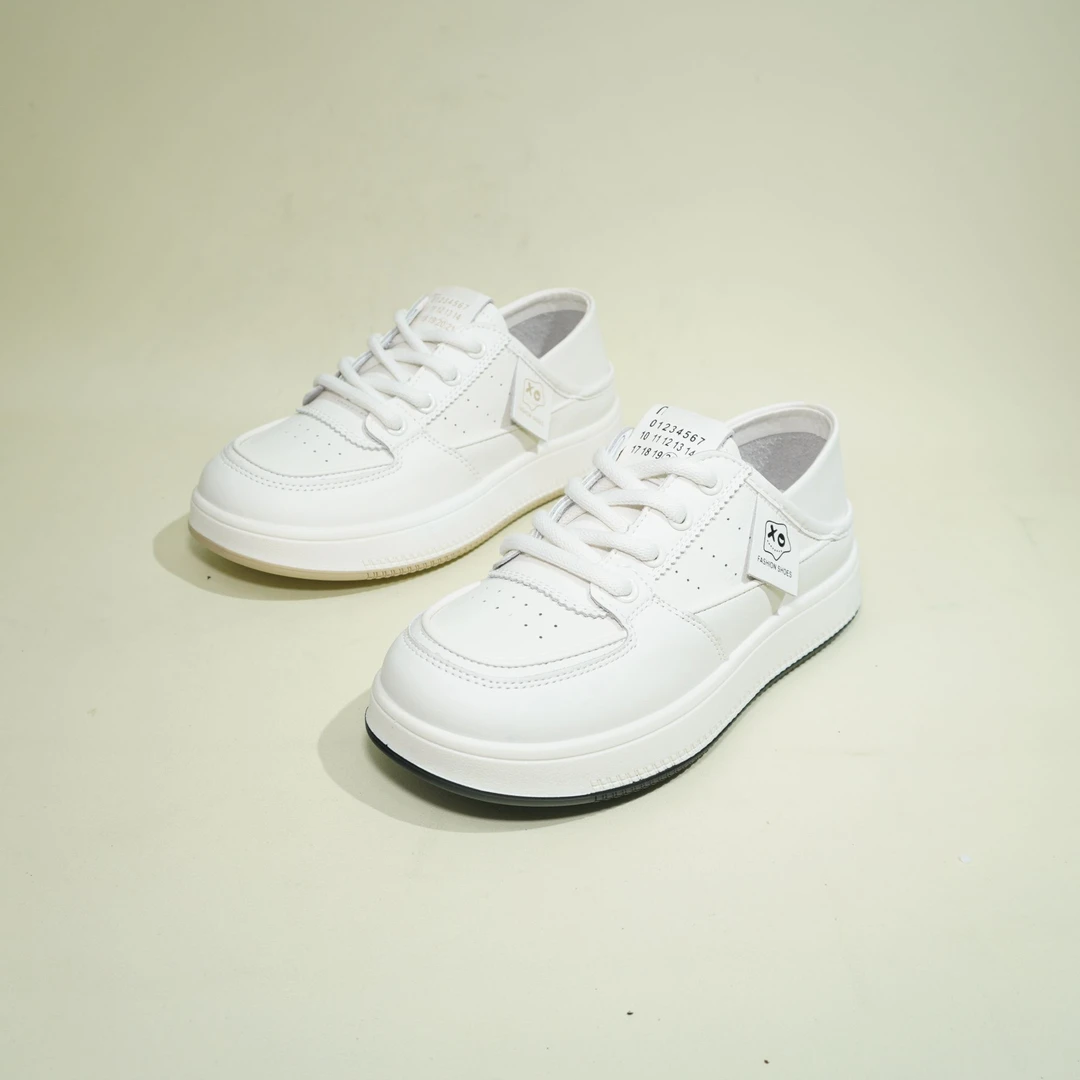 610 真皮小白鞋2024秋季新款百搭平底软底系带小单鞋女