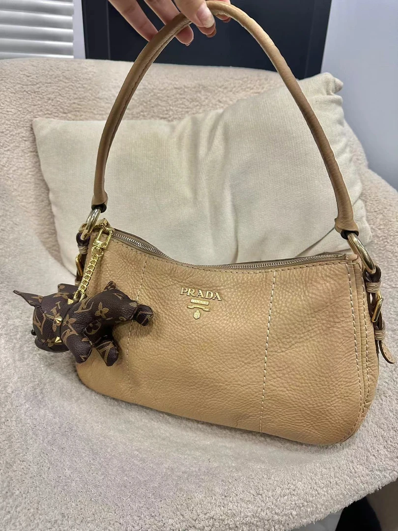 99新 Prada/普拉达 焦糖色牛角腋下单肩包/4335349