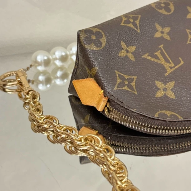 95新 LouisVuitton/路易威登 lv 贝壳洗漱包2号/10630370