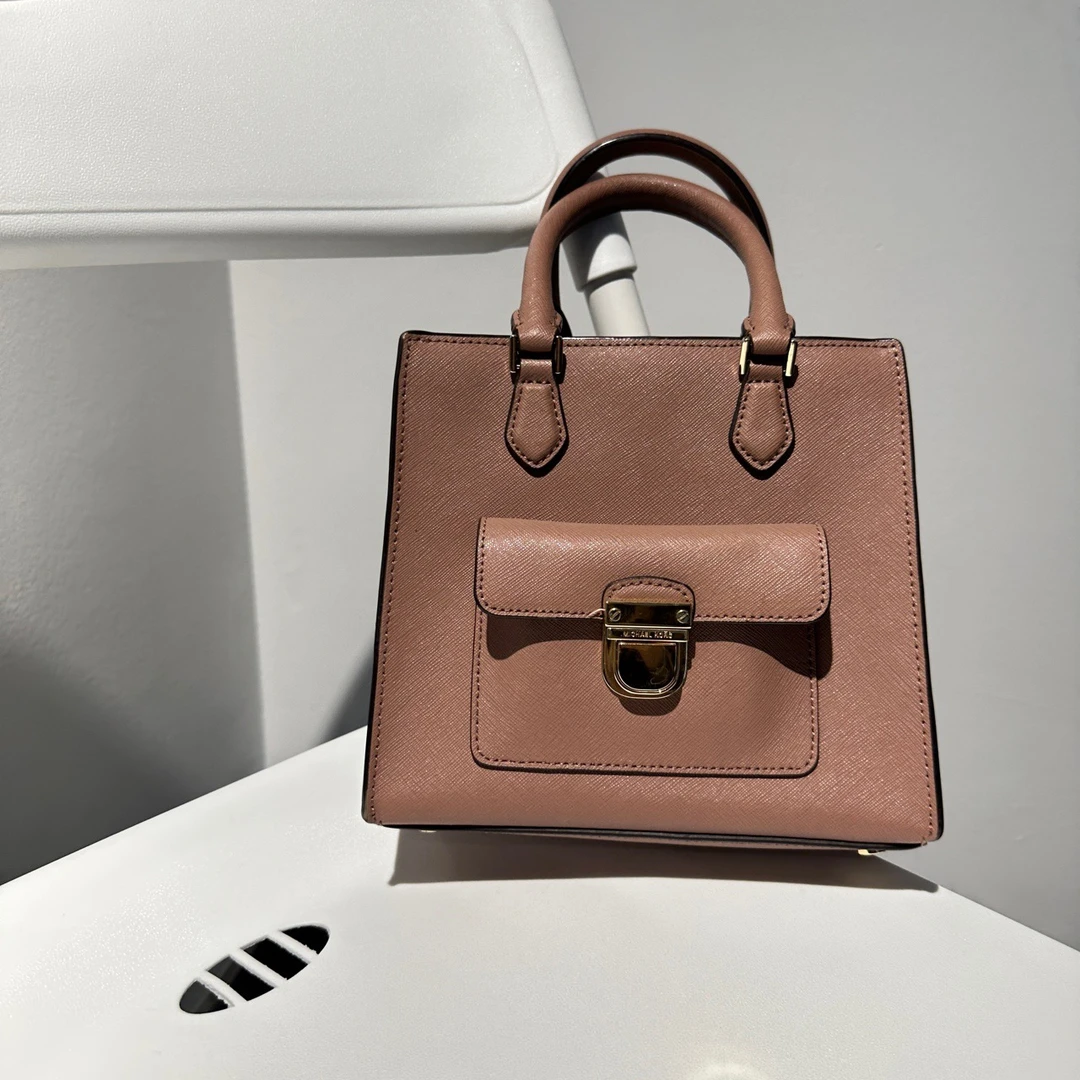 95新 MICHAEL KORS/迈克高仕 QC mk灰粉色斜跨包/3344229