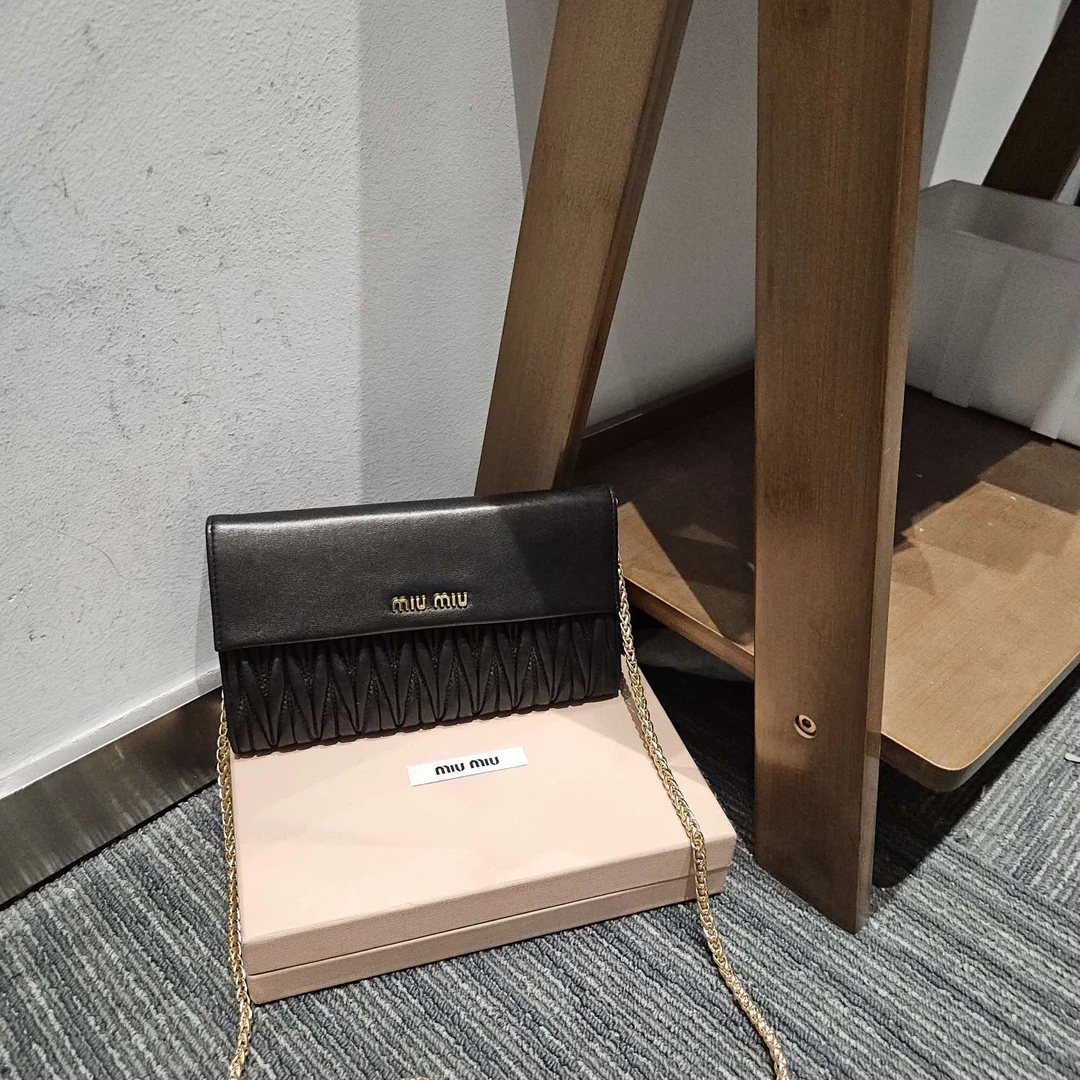 95新 MIU MIU/缪缪 miumiu钱包/6600451