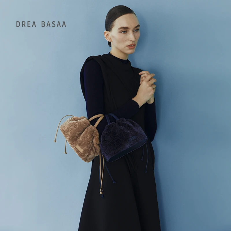 DREA BASAA半山流线包Flow系列小号女包羊剪绒斜挎头层牛皮水桶包