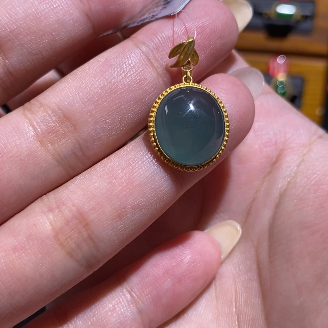 翡翠颈饰18K金镶嵌单吊坠