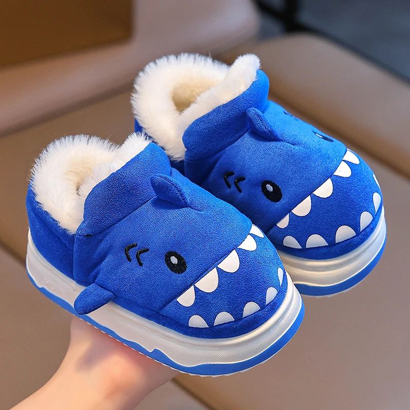 儿童棉拖鞋男童冬季2024新款可爱鲨鱼防滑女宝宝加绒包跟保暖棉鞋