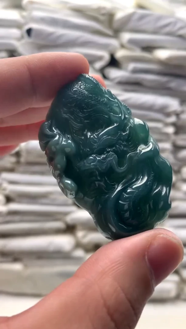 【闪购商品】翡翠颈饰未镶嵌龙牌【品质一般介意慎拍】