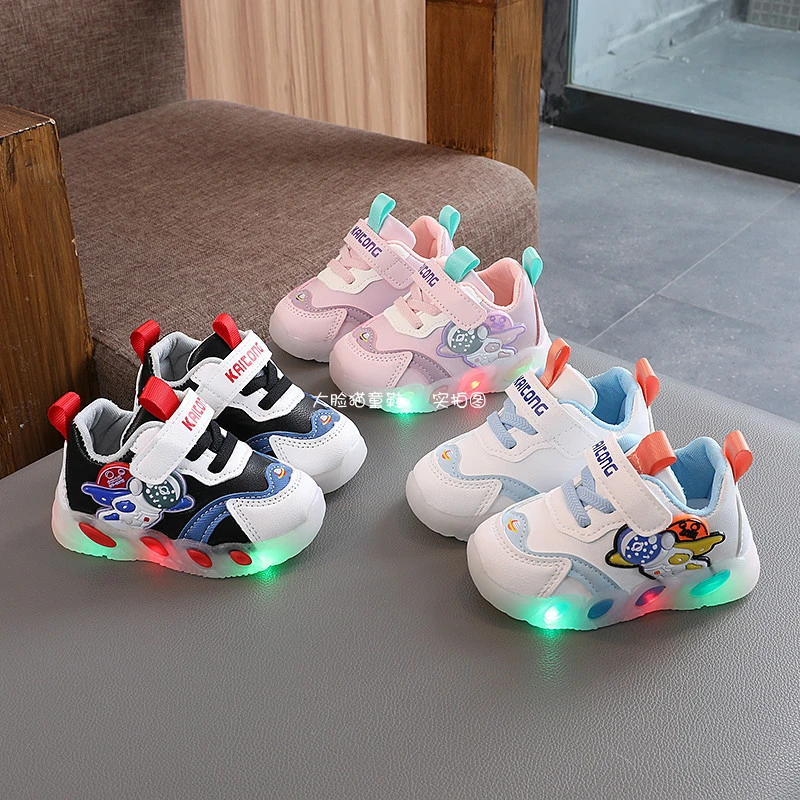 秋季宝宝亮灯鞋子0-1-2岁3婴幼儿软底学步单鞋男女童皮面运动鞋子