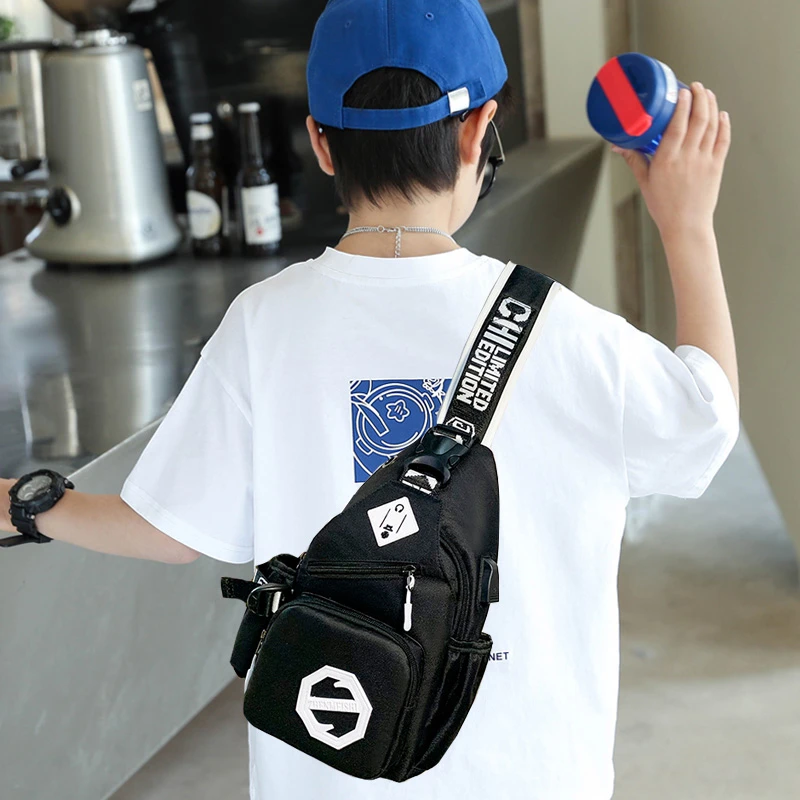 儿童斜挎包男童新款网红时尚男孩帅气胸包小学生单肩小背包腰包潮