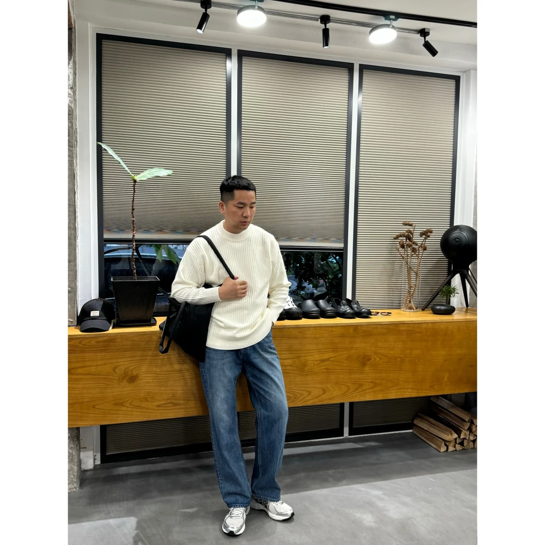 【BOLEXM 】竖纹黑白圆领针织毛衣