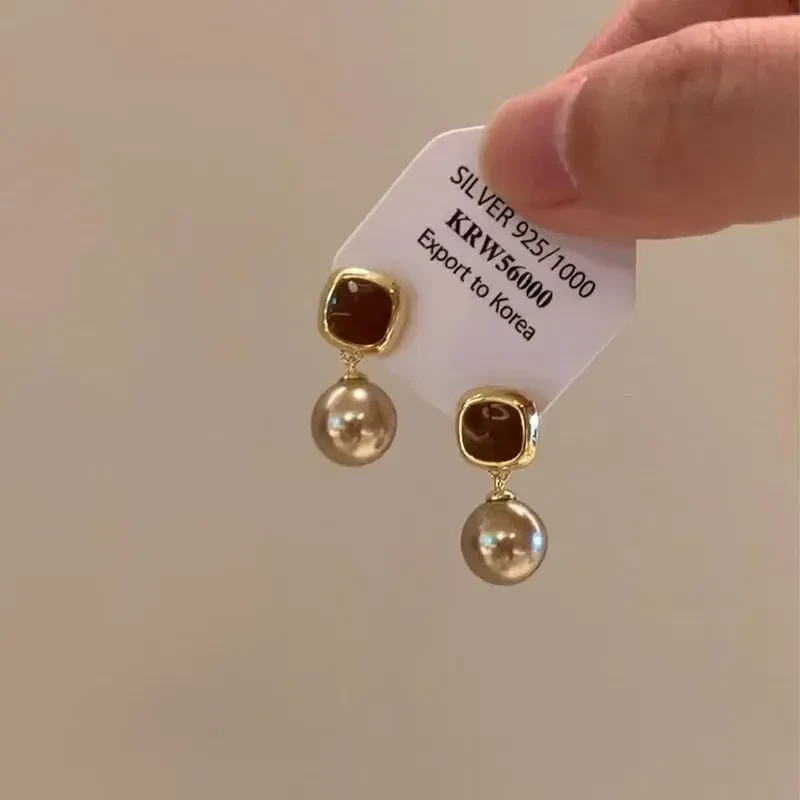 合金耳饰 法式香槟棕色耳钉女秋冬气质百搭高级感小香风时尚耳环