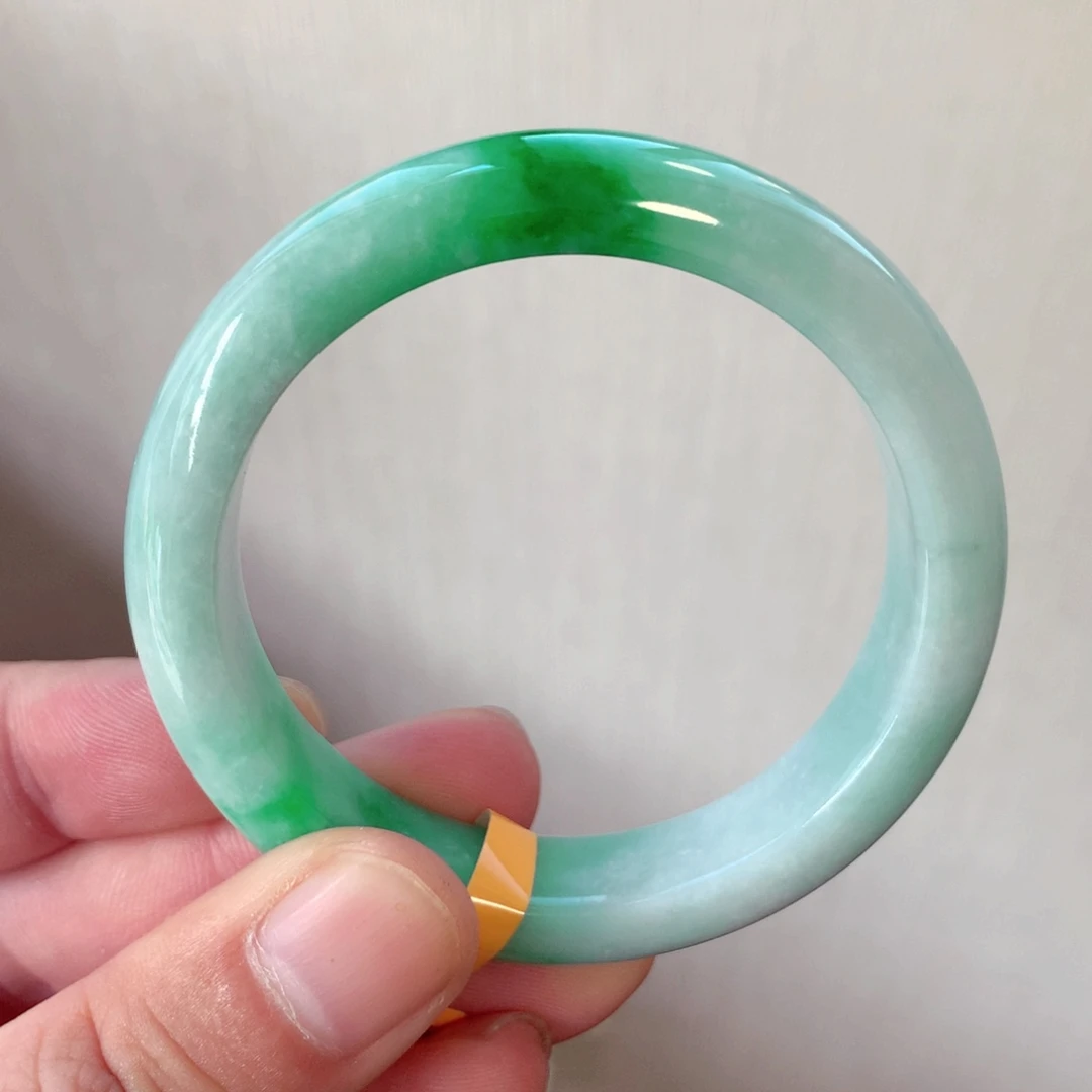 翡翠手镯未镶嵌缅甸翡翠