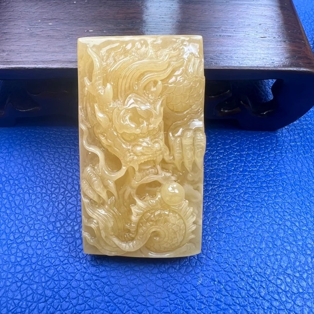 琥珀蜜蜡乌料方牌龙牌