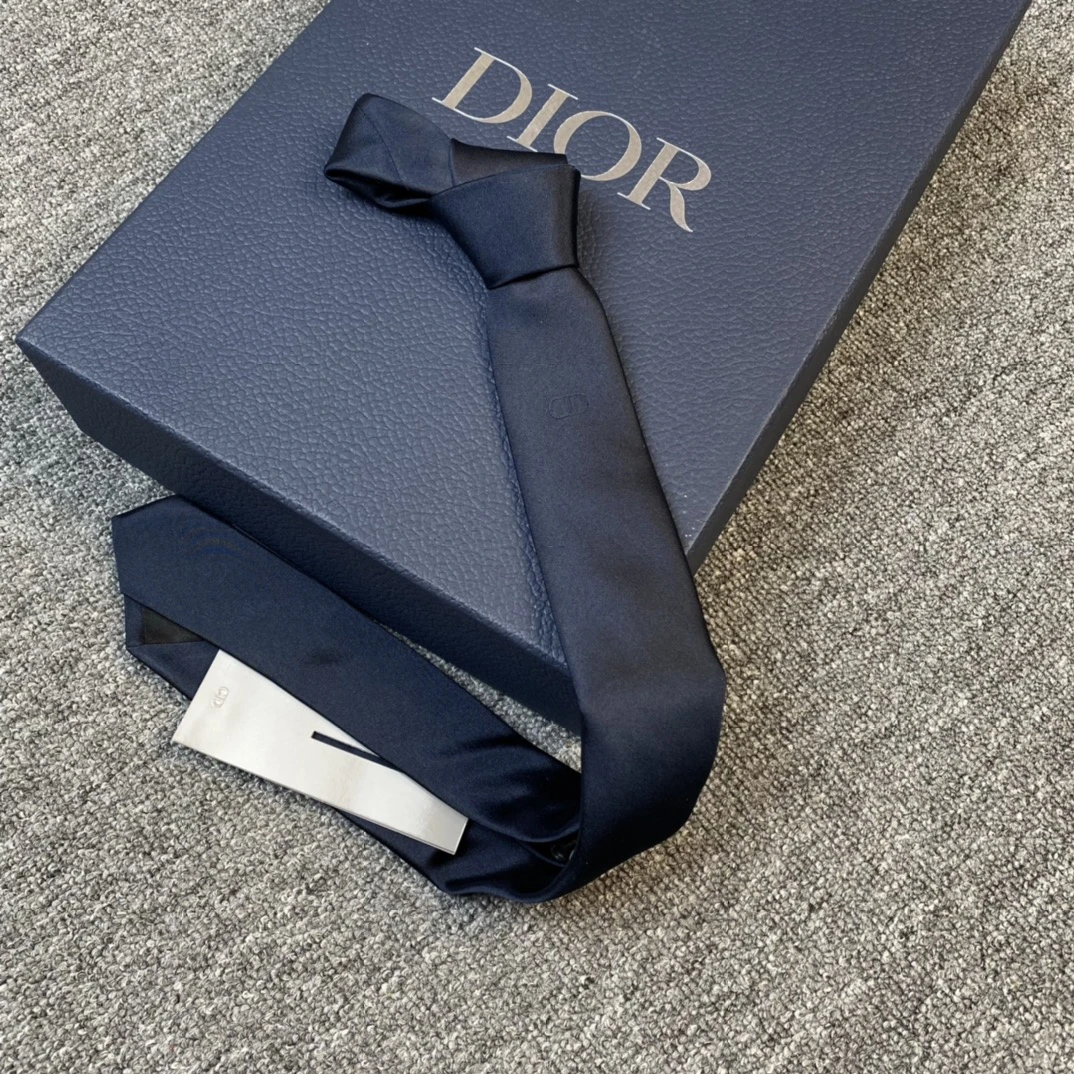 全新未使用 DIOR/迪奥 男士经典款蓝色cd领带