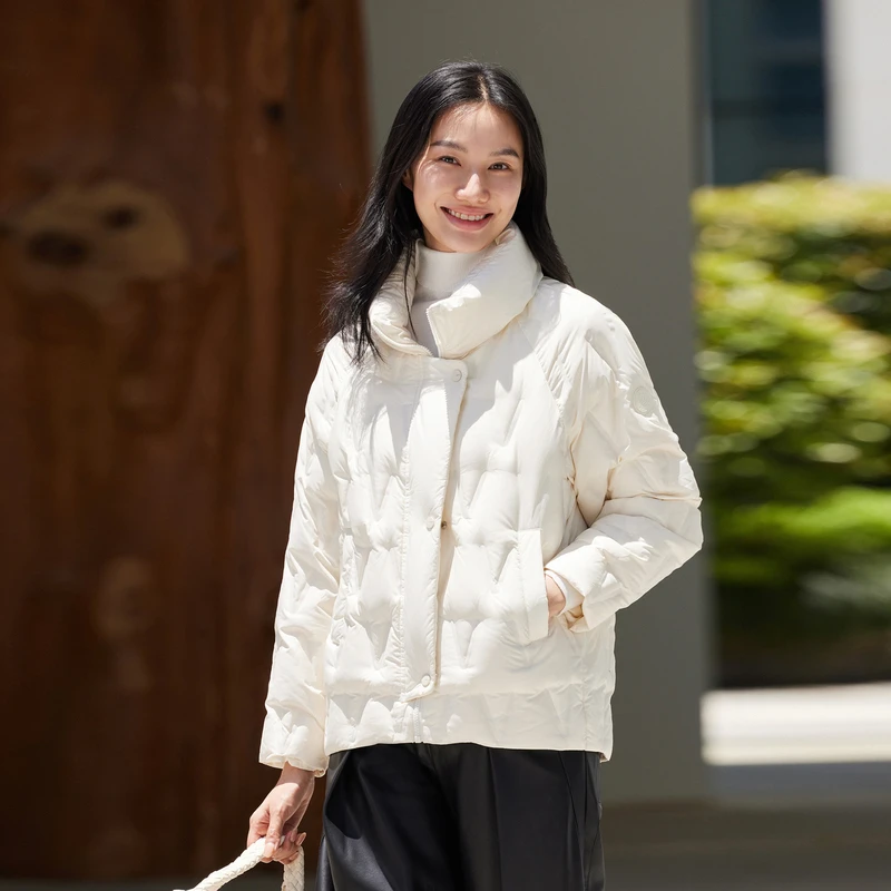 2024秋季新款女时尚轻薄外套百搭保暖短款羽绒服B40135304