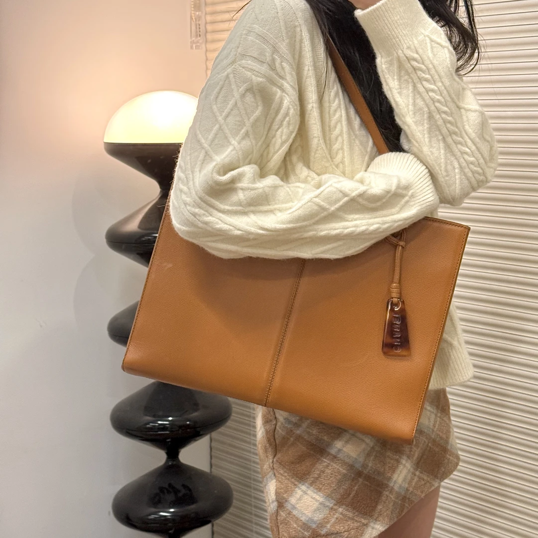 95新 Chanel/香奈儿 卡其色吊牌logo托特包