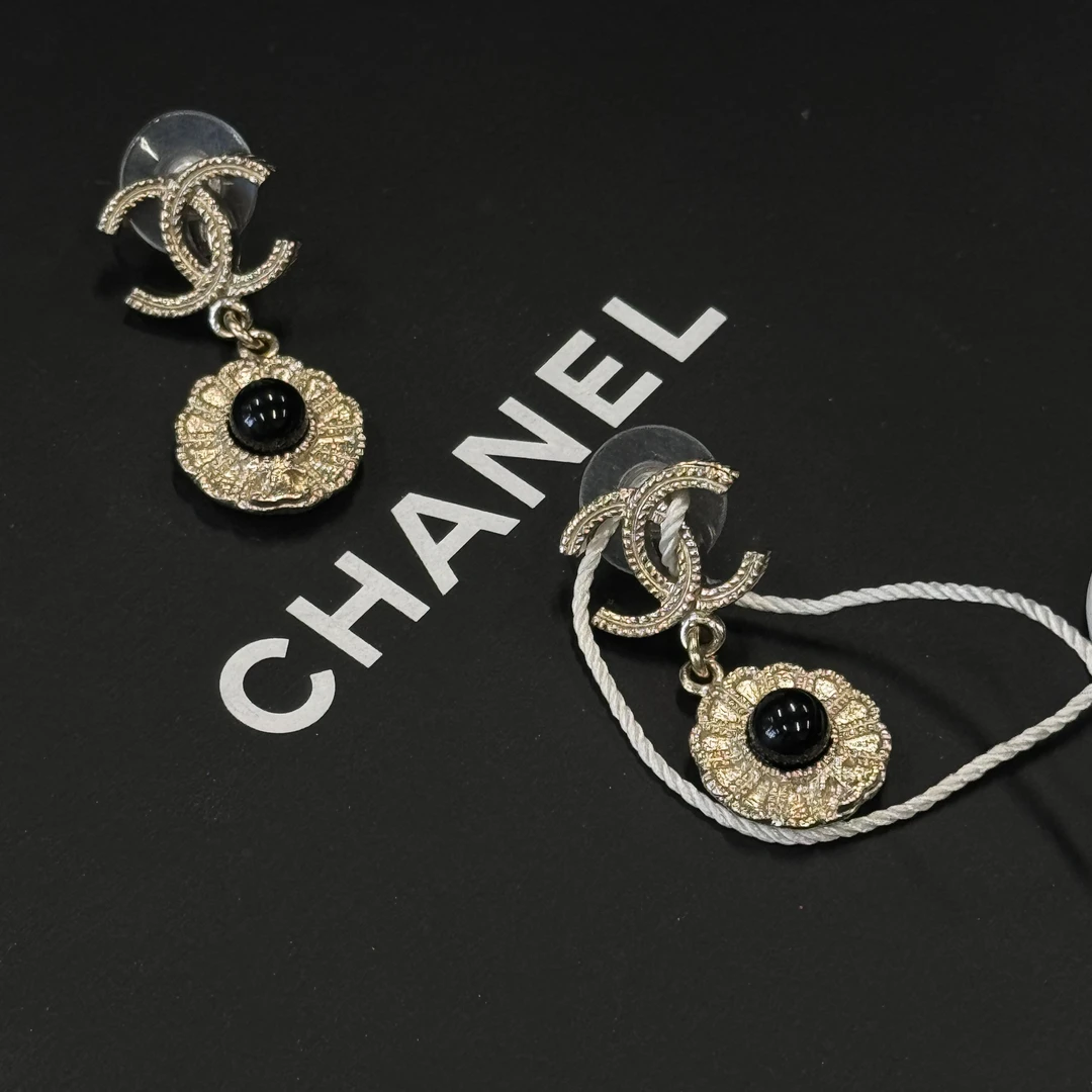 95新 Chanel/香奈儿 香奈儿黑色琉璃耳钉扫肩