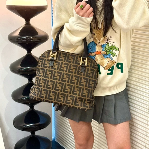 95新 FENDI/芬迪 老花贝壳保龄球手提包