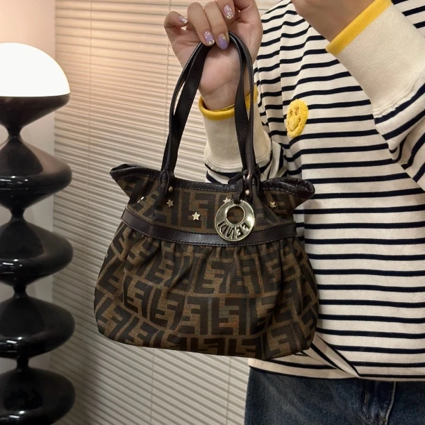 95新 FENDI/芬迪 老花经典小烧麦手提包