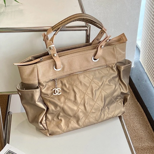 95新 Chanel/香奈儿 香槟金购物袋肩挎包