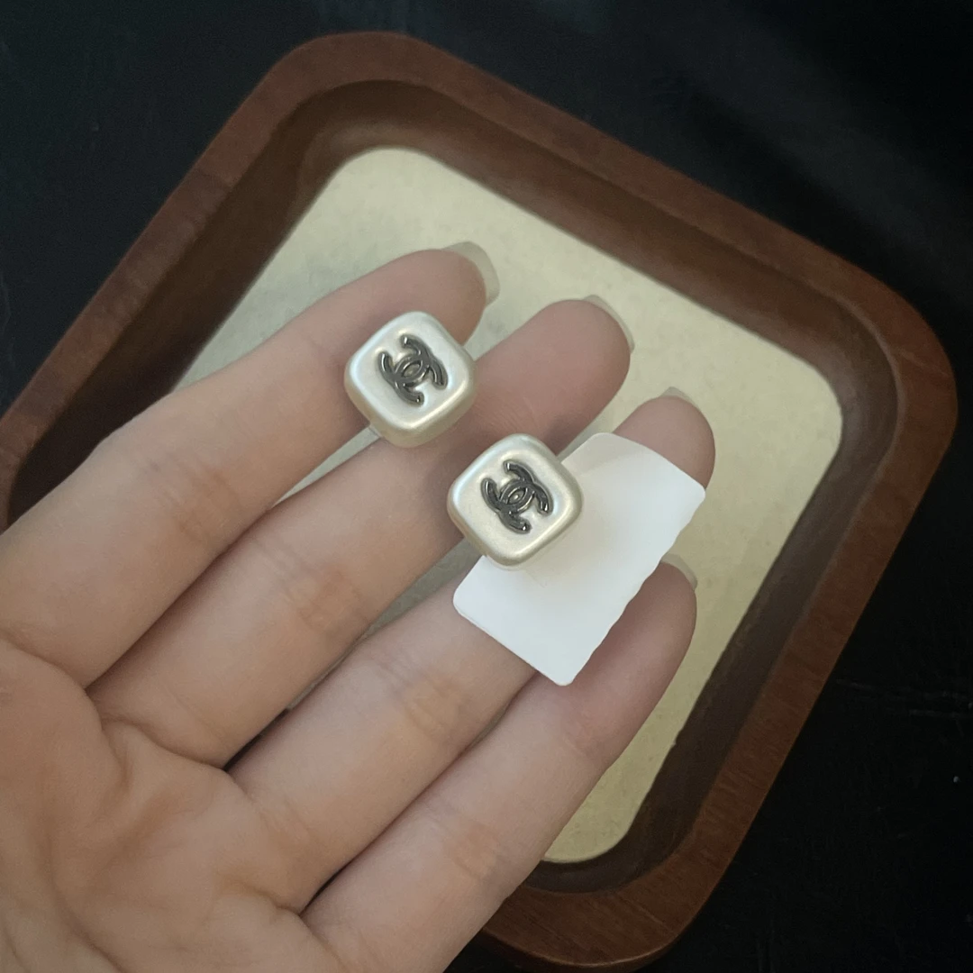 95新 Chanel/香奈儿 香奈儿珠珠耳钉/X00205