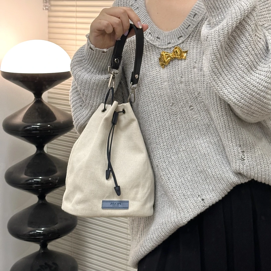 95新 Prada/普拉达 现代款帆布水桶包