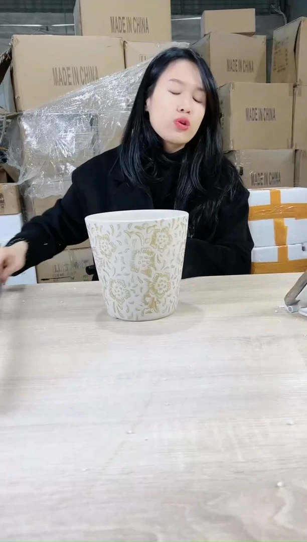 【闪购商品】陶瓷15cm-20cm圆筒缩点中号18X18