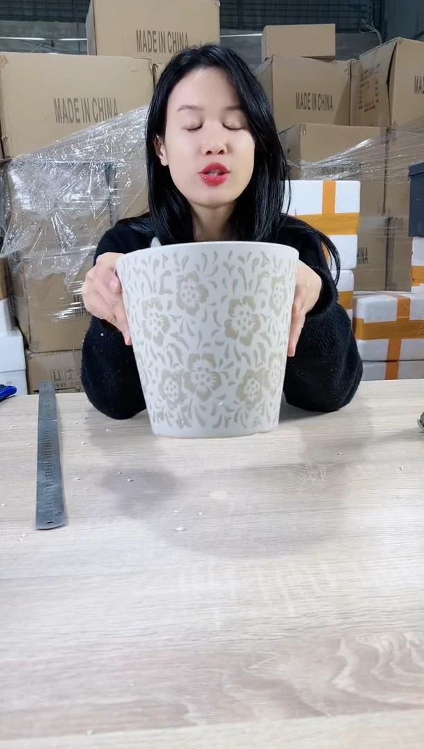 【闪购商品】陶瓷15cm-20cm圆筒缩点中号18X18