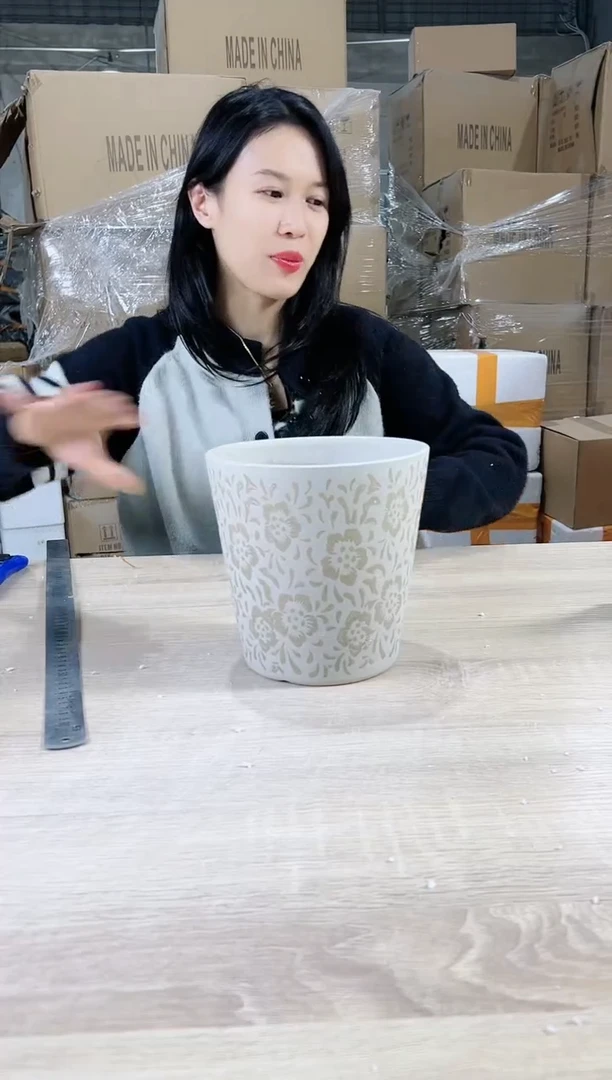 【闪购商品】陶瓷15cm-20cm圆筒缩点中号18X18