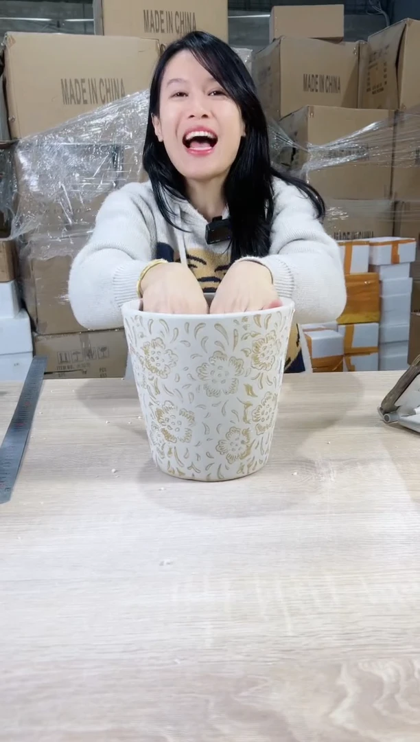 【闪购商品】陶瓷15cm-20cm圆筒缩点中号18X18
