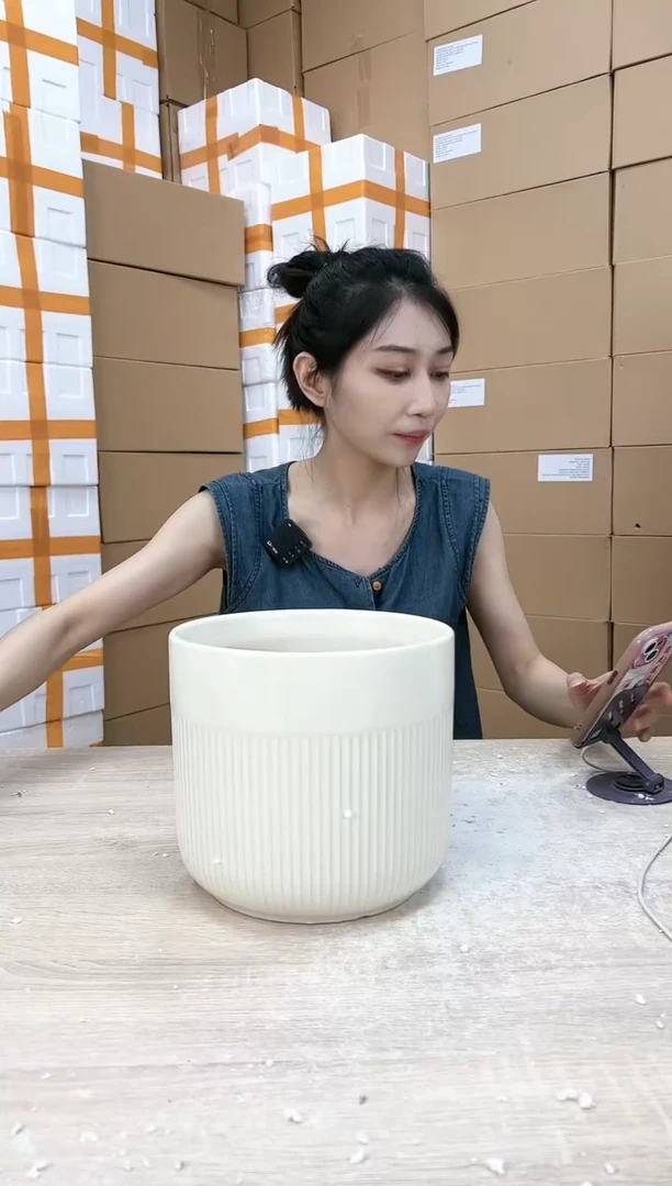 【闪购商品】陶瓷20CM以下半条纹米黄大号21x20