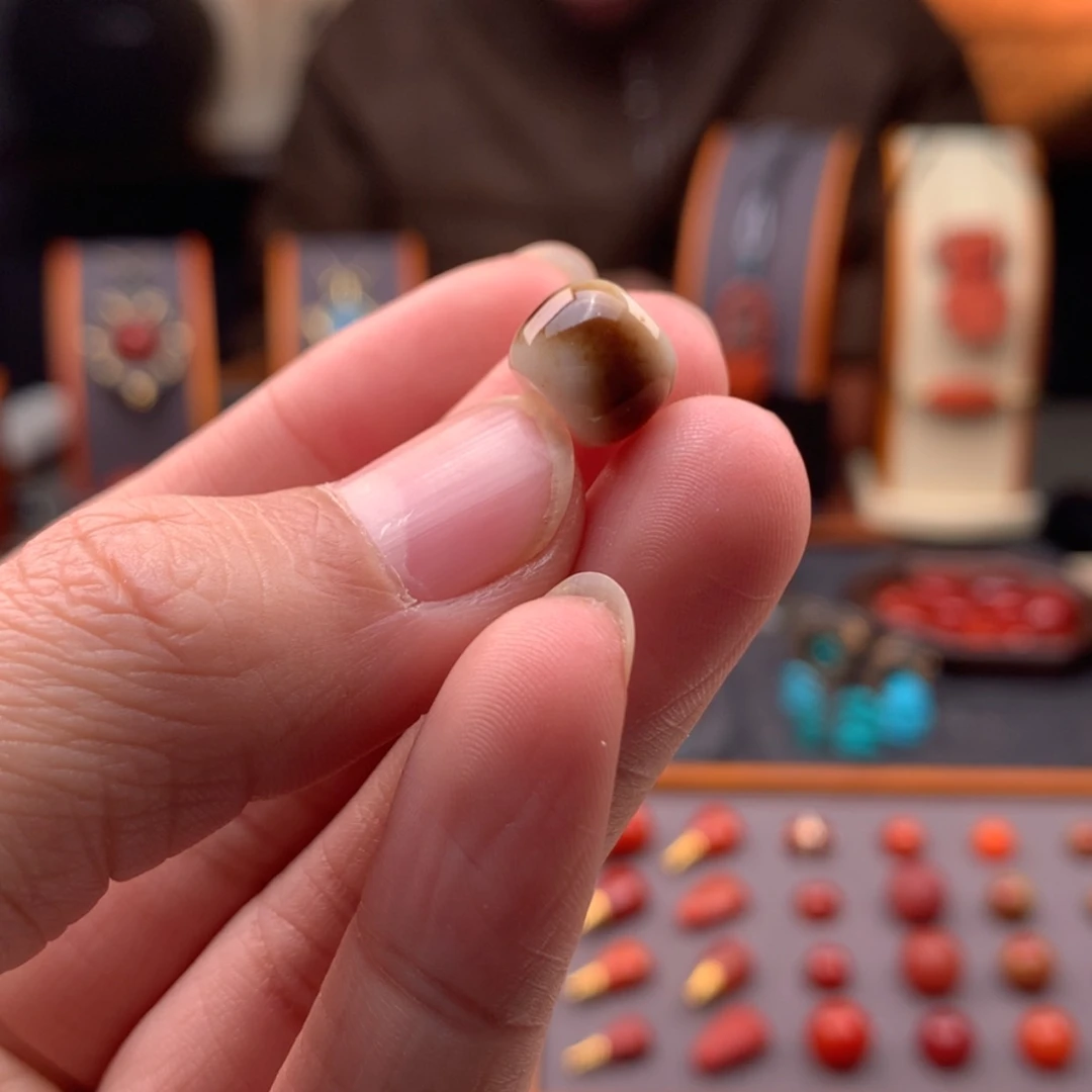 【闪购商品】石英质玉珠宝奇石未镶嵌王**宴