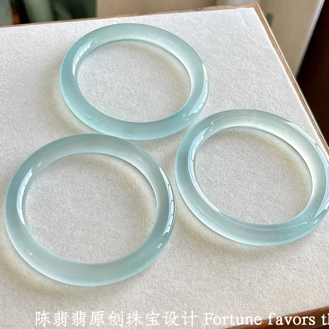 陈翡翡 冰透天青冻手镯天空蓝玉手镯美人条玛瑙手镯玉髓玛瑙手镯