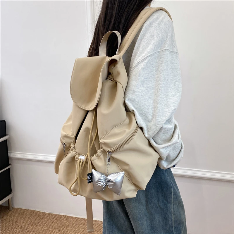 多口袋旅行抽绳双肩包女翻盖大容量背包百搭休闲中性束口袋包包女