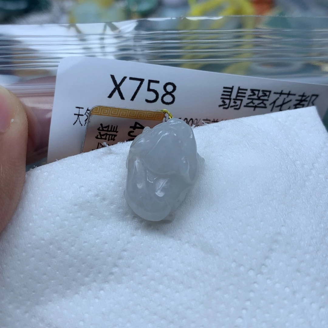 翡翠颈饰未镶嵌吊坠