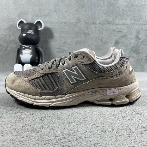 二手43码New Balance 跑鞋 灰 内衬破裂纹剐蹭污渍 无盒 公价789