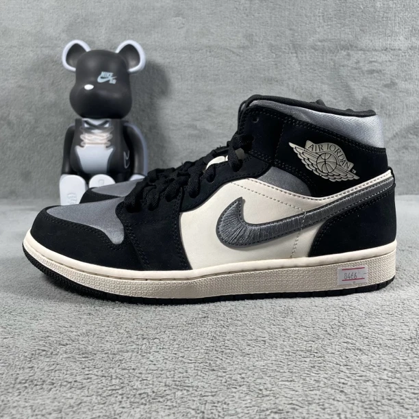 二手42.5码 Air Jordan 1 板鞋 蓝黑 标涂鸦氧化 无盒 公价839