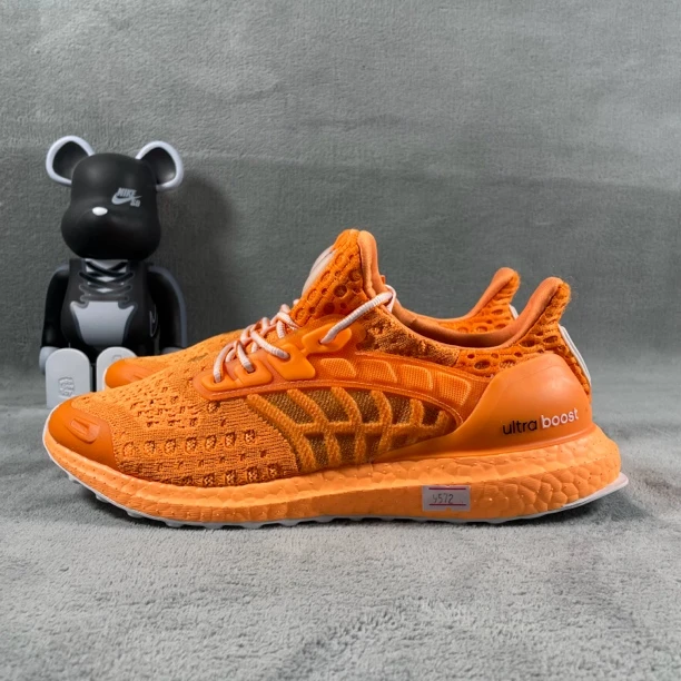 二手41码 adidas Ultraboost 2 跑鞋 橙黄 溢胶剐蹭 公价509