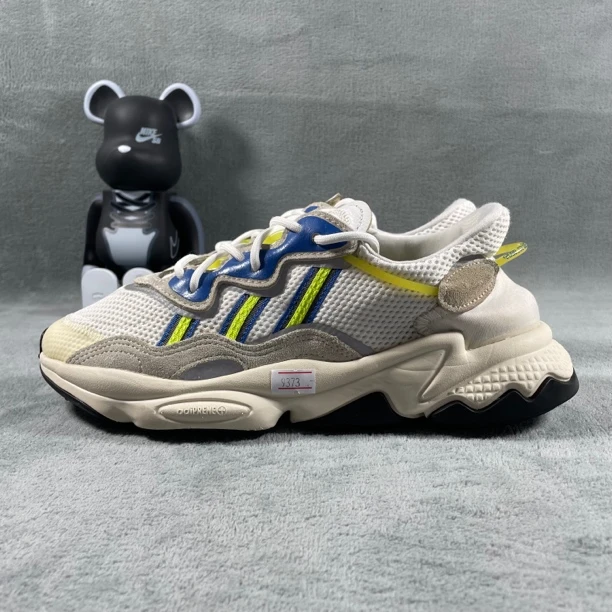 二手41码 adidas Originals 休闲鞋 灰 帮黄渍裂纹剐蹭 公价499