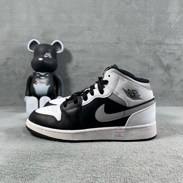 二手37.5码 Air Jordan 1休闲鞋 黑白 折痕中底剐蹭 无盒公价1389