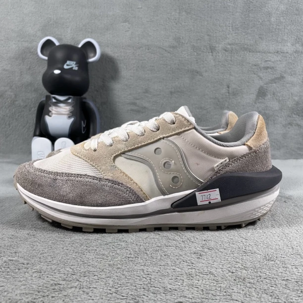 二手39码 Saucony Jazz Renew 休闲鞋 白色 面污渍 无盒