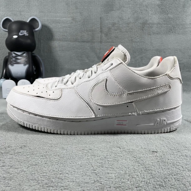二手44.5码  Nike Air Force 1 板鞋 白 面折痕 无盒 公价679
