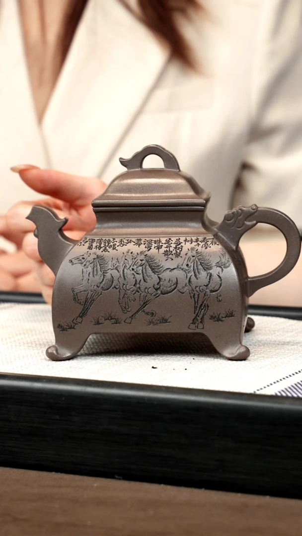 【闪购商品】紫砂茶壶【P041】鼎盛四方 550cc+八骏图