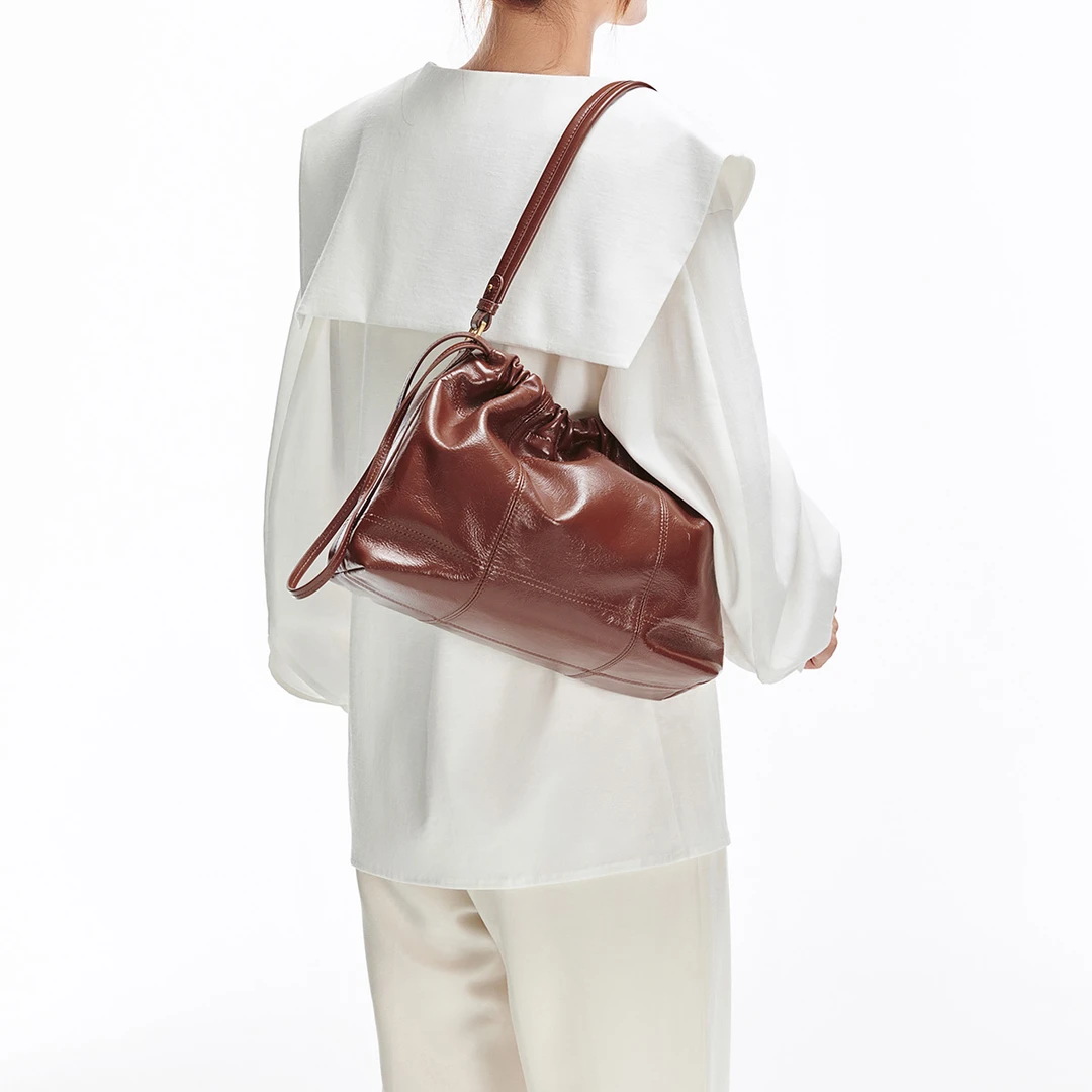 伊米妮新款头层油蜡牛皮托特包轻奢大容量抽绳上班包高级软皮女包