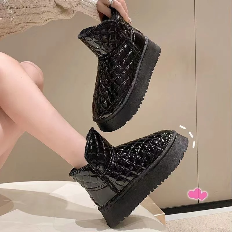 2023年冬季新款女短筒网红防水加厚保暖面包雪地靴繁华保暖东北