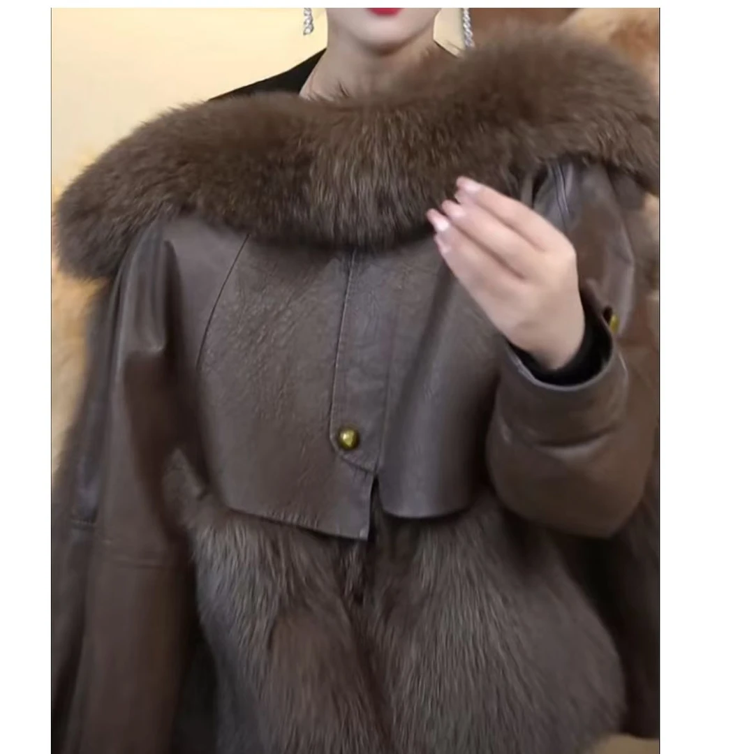 2024冬季新款时尚洋气高级感气质轻奢加厚短款毛领拼接保暖外套