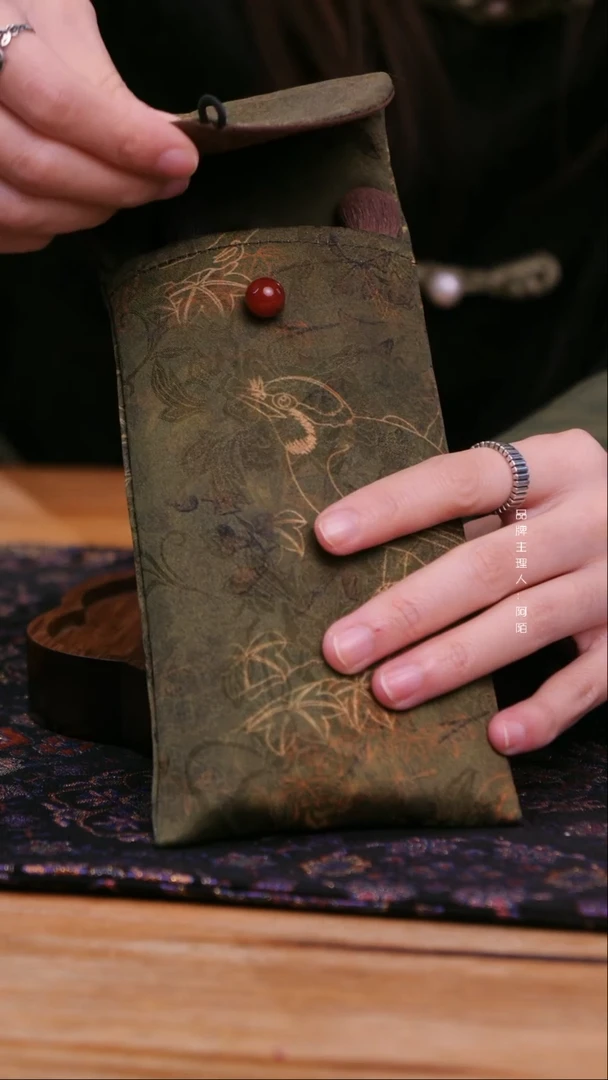 【闪购商品】绿色茶空间收纳包