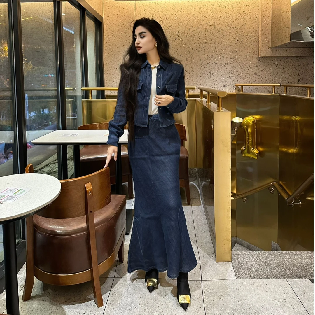 春秋款时尚牛仔套装（上衣+长裙）