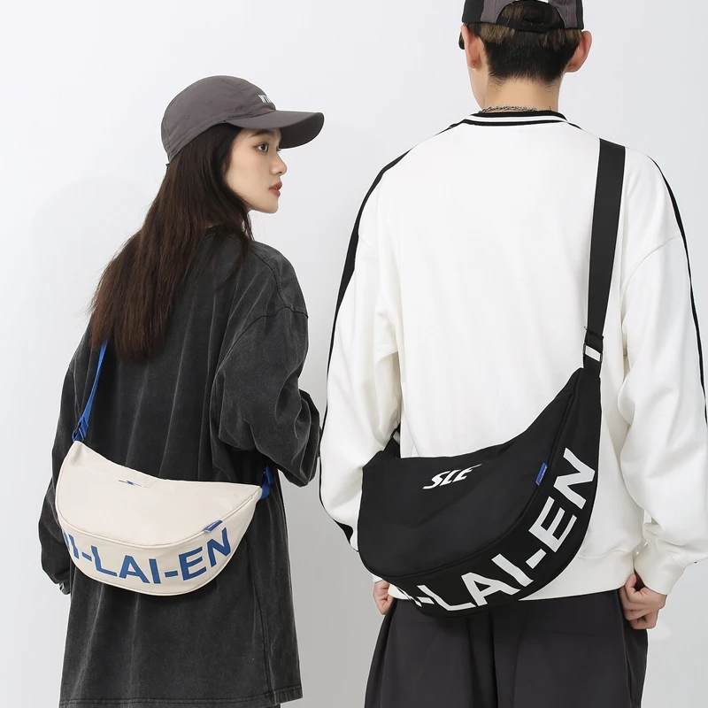 斜挎包男潮牌休闲单肩包斜挎包运动饺子包女大容量男生挎包通勤包